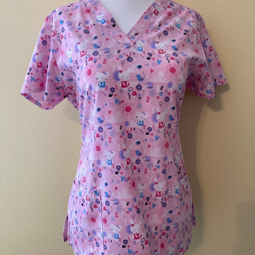 Sweet scrub top in great condition